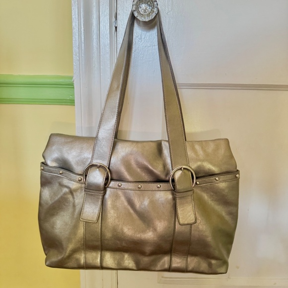 Kenneth Cole’s Unlisted large silver metallic leather Tote bag EUC like new - Picture 5 of 16